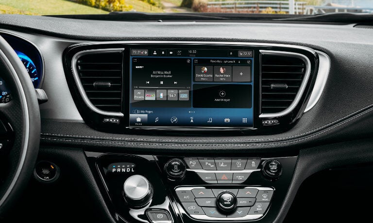 2023 Chrysler Pacifica Hybrid Interior Infotainment System