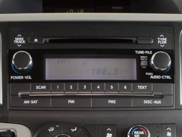 2013 Toyota Sienna L - Photo 17
