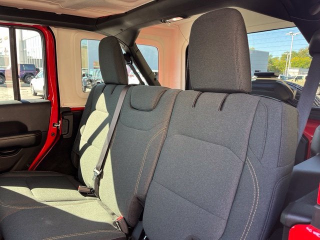 2026 Jeep Wrangler 4-Door Sahara - Photo 31