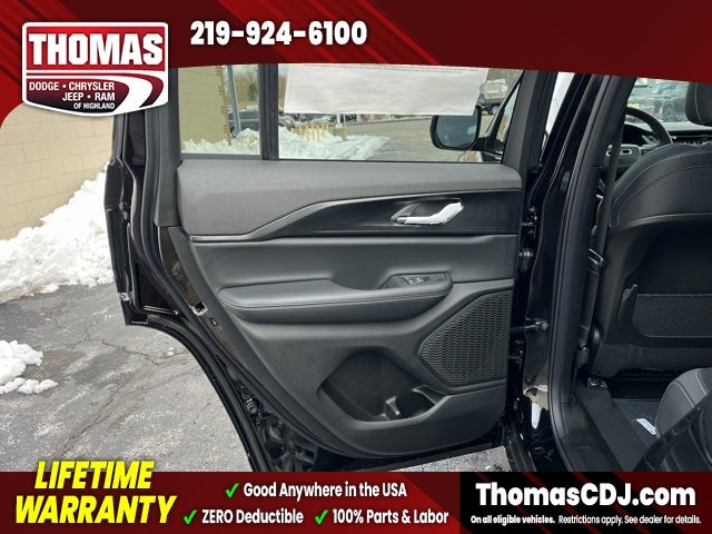 2025 Jeep Grand Cherokee Base