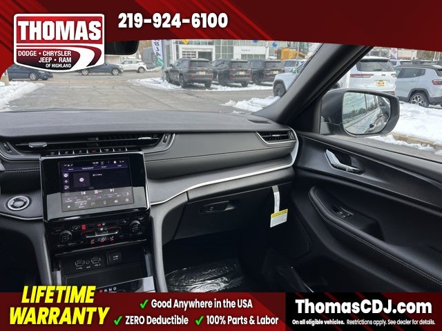 2025 Jeep Grand Cherokee Base