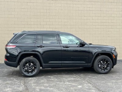 2026 Jeep Grand Cherokee Laredo Altitude