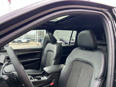 2026 Jeep Grand Cherokee Laredo Altitude