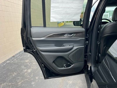 2026 Jeep Grand Cherokee Laredo Altitude