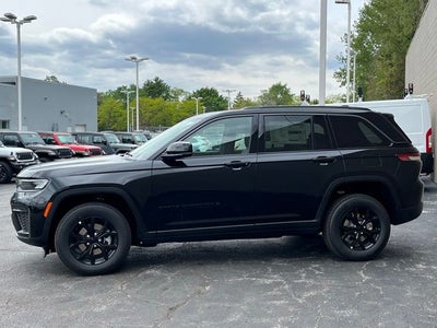 2026 Jeep Grand Cherokee Laredo Altitude