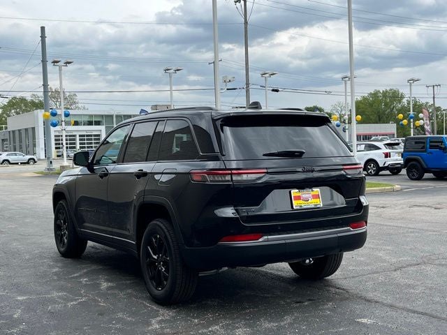 2026 Jeep Grand Cherokee Laredo Altitude