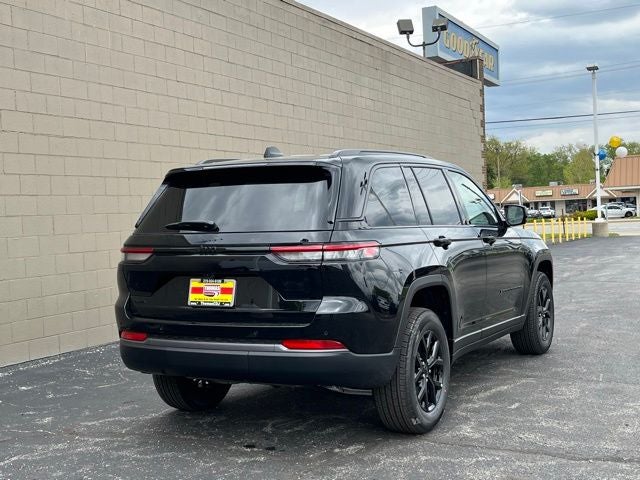 2026 Jeep Grand Cherokee Laredo Altitude