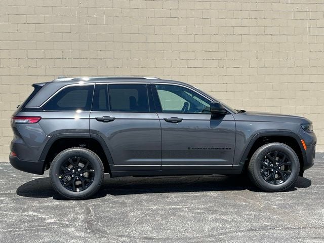2026 Jeep Grand Cherokee Laredo Altitude