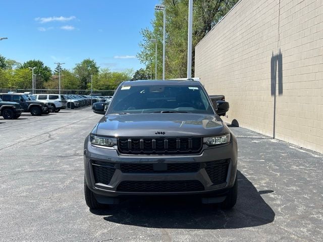 2026 Jeep Grand Cherokee Laredo Altitude