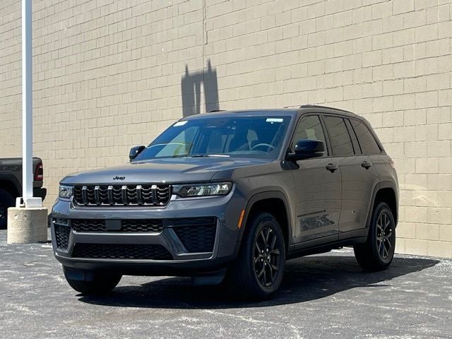 2026 Jeep Grand Cherokee Laredo Altitude