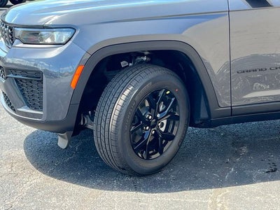 2026 Jeep Grand Cherokee Laredo Altitude