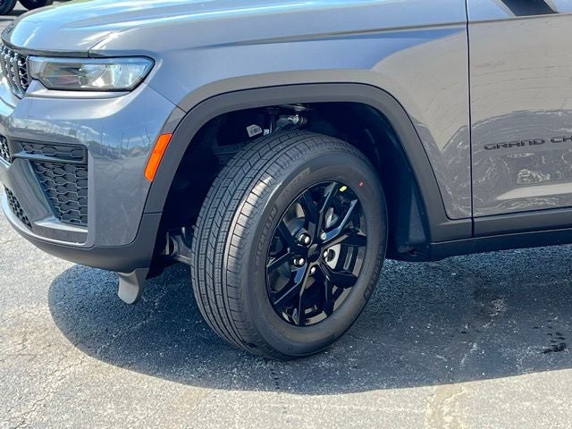 2026 Jeep Grand Cherokee Laredo Altitude