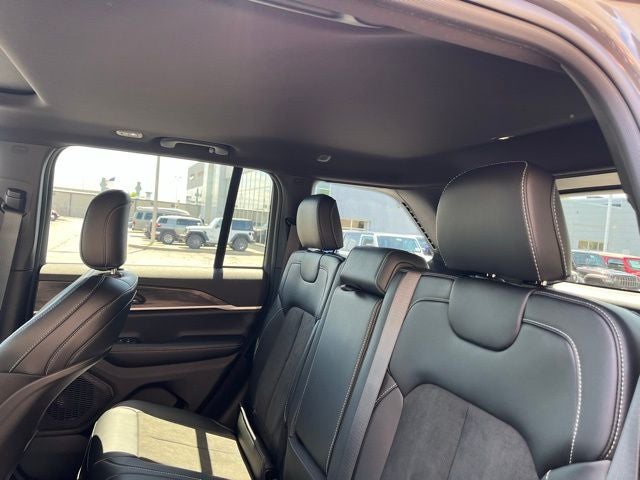 2026 Jeep Grand Cherokee Laredo Altitude