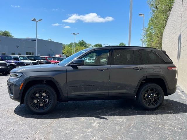 2026 Jeep Grand Cherokee Laredo Altitude