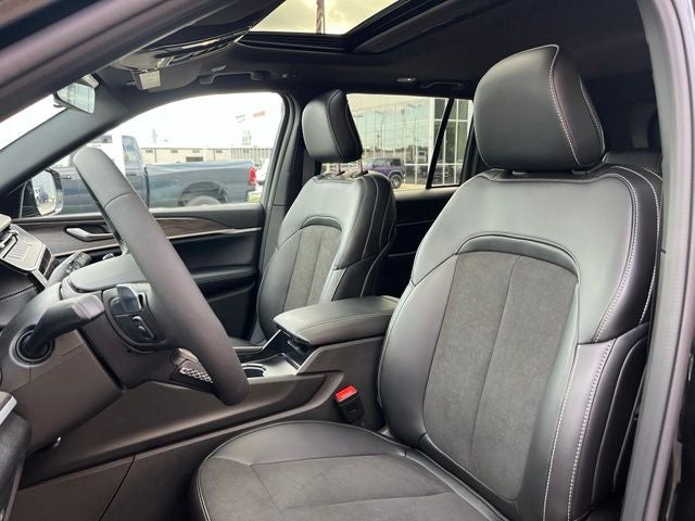 2027 Jeep Grand Cherokee Altitude