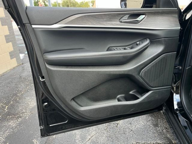 2027 Jeep Grand Cherokee Altitude