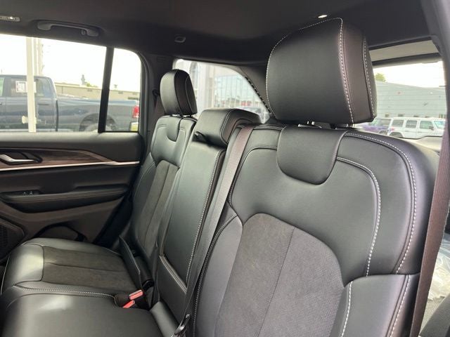 2027 Jeep Grand Cherokee Altitude