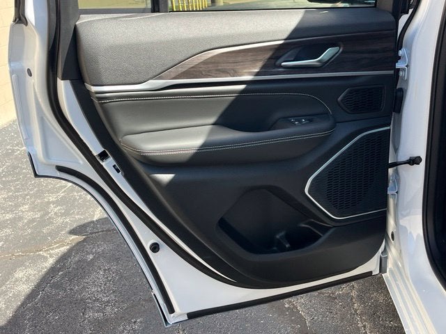 2027 Jeep Grand Cherokee Limited Reserve