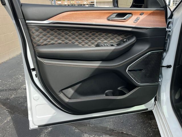 2027 Jeep Grand Cherokee Summit