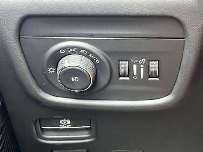 2027 Jeep Grand Cherokee Summit