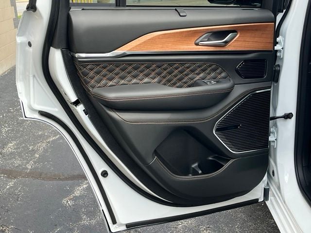 2027 Jeep Grand Cherokee Summit