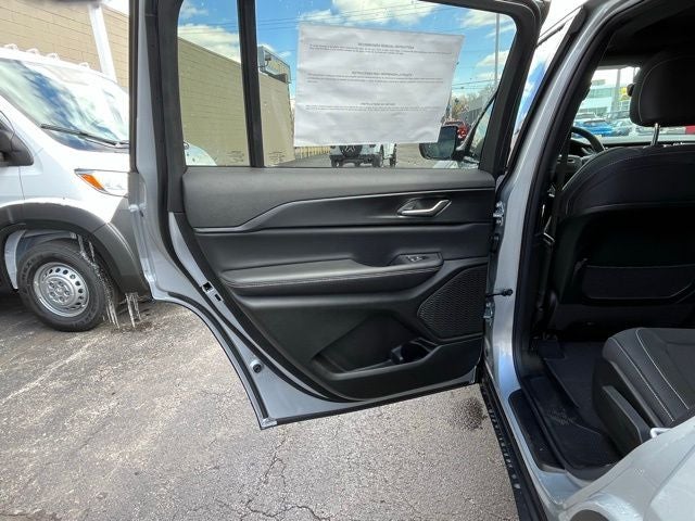 2026 Jeep Grand Cherokee L Laredo