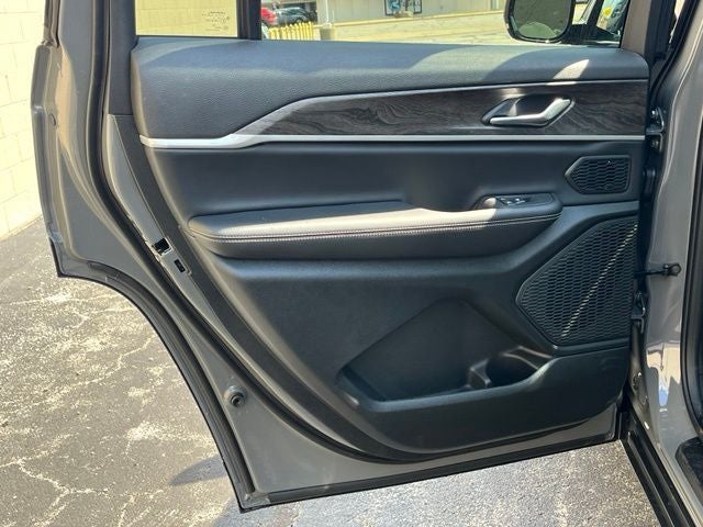 2027 Jeep Grand Cherokee L Limited