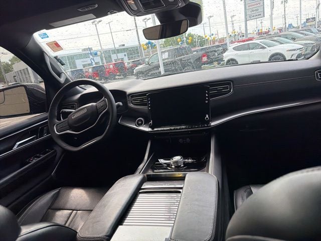 2023 Jeep Wagoneer Base