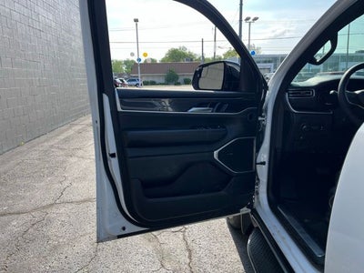 2023 Jeep Wagoneer Base