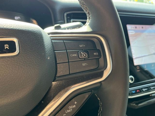 2023 Jeep Wagoneer Base