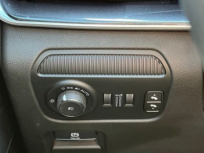 2023 Jeep Wagoneer Base