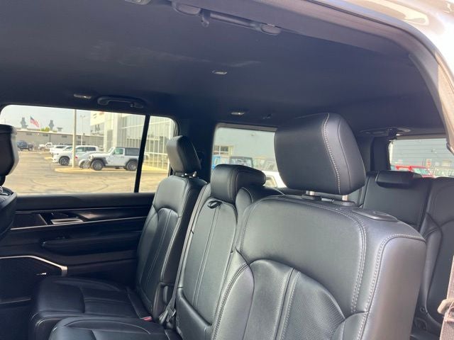 2023 Jeep Wagoneer Base