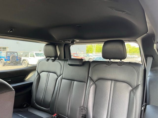2023 Jeep Wagoneer Base