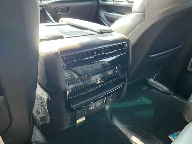 2023 Jeep Wagoneer Base