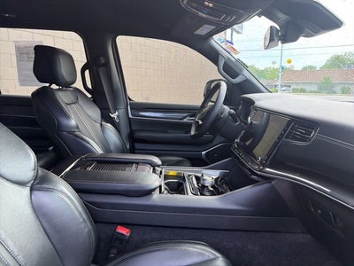 2023 Jeep Wagoneer Base