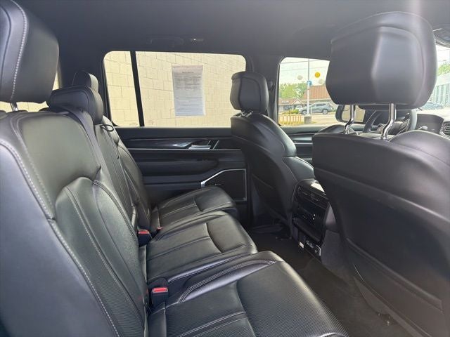 2023 Jeep Wagoneer Base