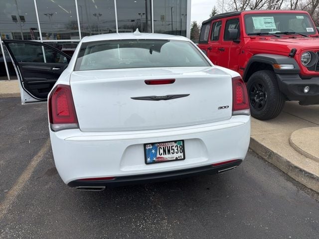 2022 Chrysler 300 Touring