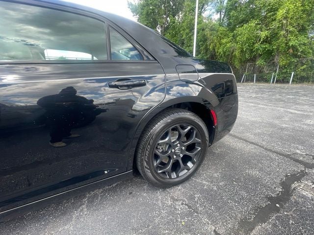 2021 Chrysler 300 Touring - Photo 13