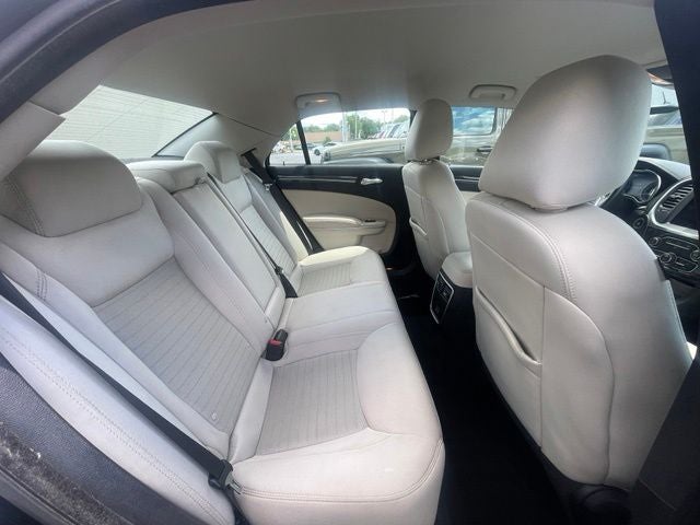 2021 Chrysler 300 Touring - Photo 16
