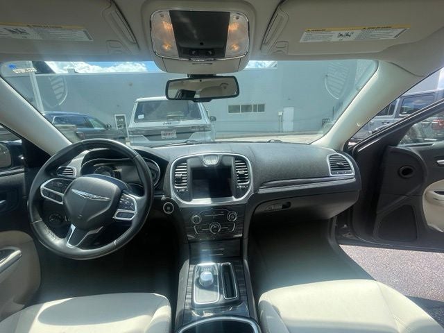 2021 Chrysler 300 Touring - Photo 18