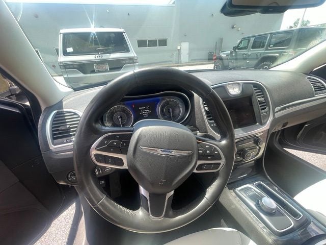 2021 Chrysler 300 Touring - Photo 19