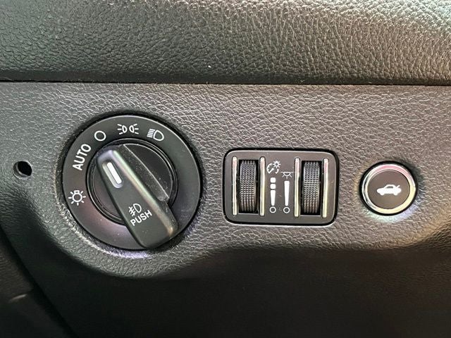 2015 Dodge Challenger SXT - Photo 28
