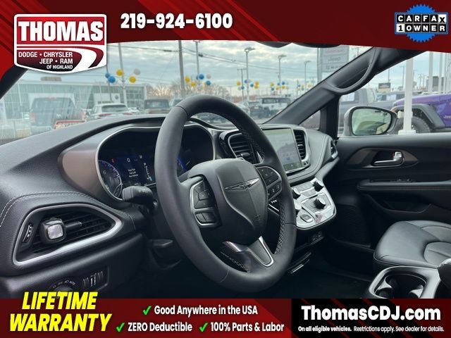 2025 Chrysler Pacifica Select