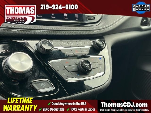 2025 Chrysler Pacifica Select