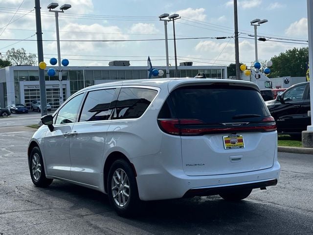2027 Chrysler Pacifica Select