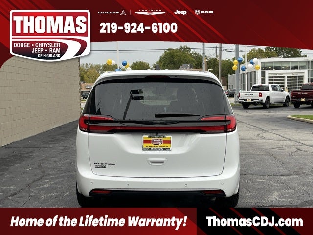 2026 Chrysler Pacifica Select