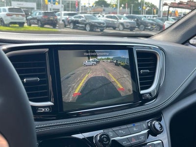 2027 Chrysler Pacifica Select