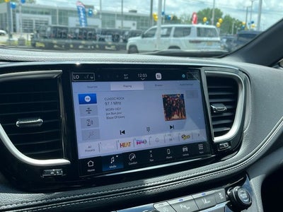 2027 Chrysler Pacifica Limited