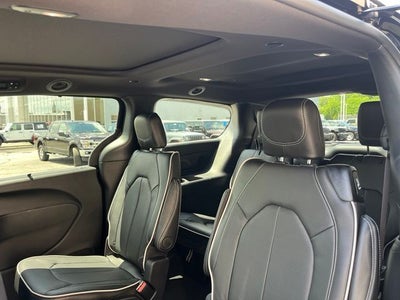 2027 Chrysler Pacifica Limited