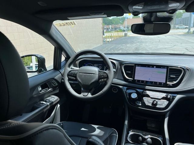 2027 Chrysler Pacifica Limited